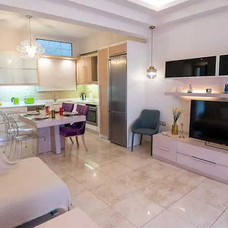 Blue Lady Seaview Apartment